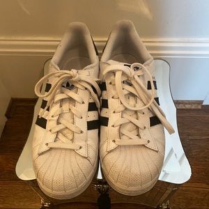 Adidas Superstar Size 5.5 men’s or US 7 woman